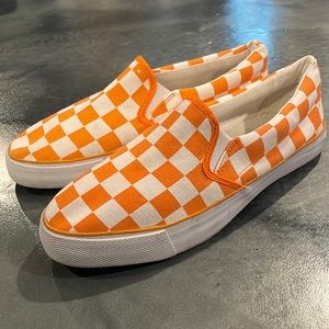 University of Tennessee UTK checkerboard slip-on shoes. M 7, W 8.5/9.